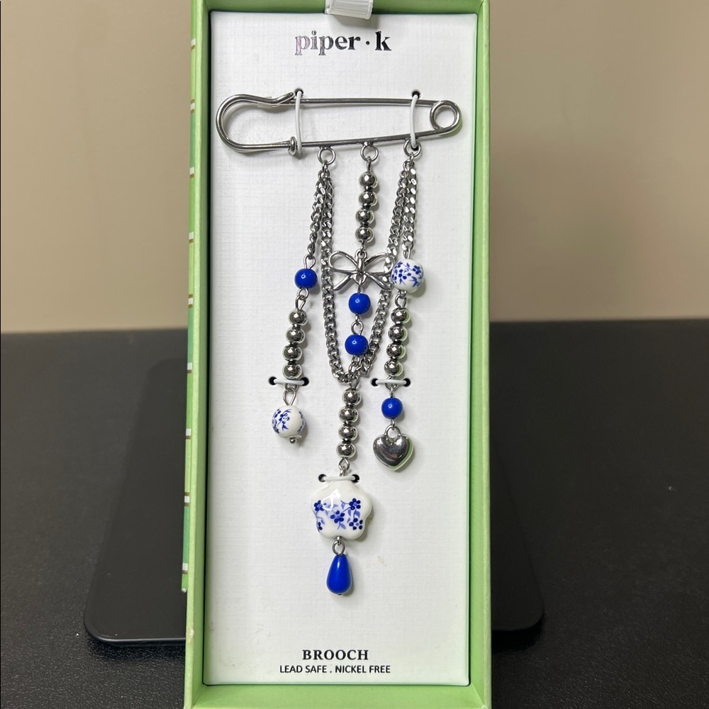 Piper K | Vintage Motif Brooch Boat Pin 💙